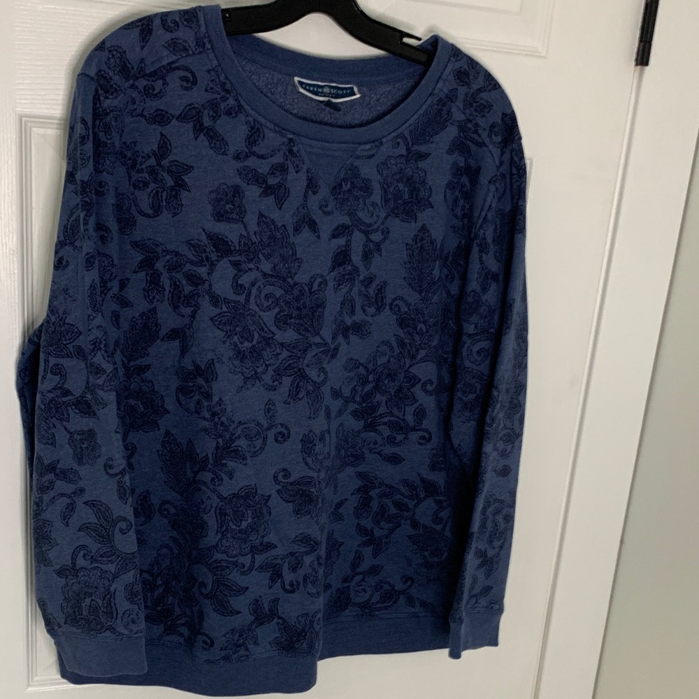 1X crewneck sweater